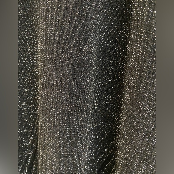 Catherines Black All Nighter Metallic Slinky Scoop V-Neckline Tunic Style Top - Picture 11 of 14